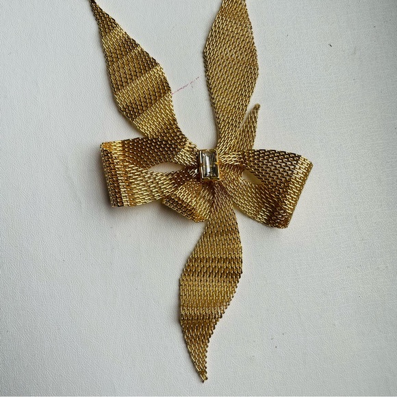 NWT Anthropologie Gold and Rhinestone Chainmail Bow Necklace - Picture 4 of 7